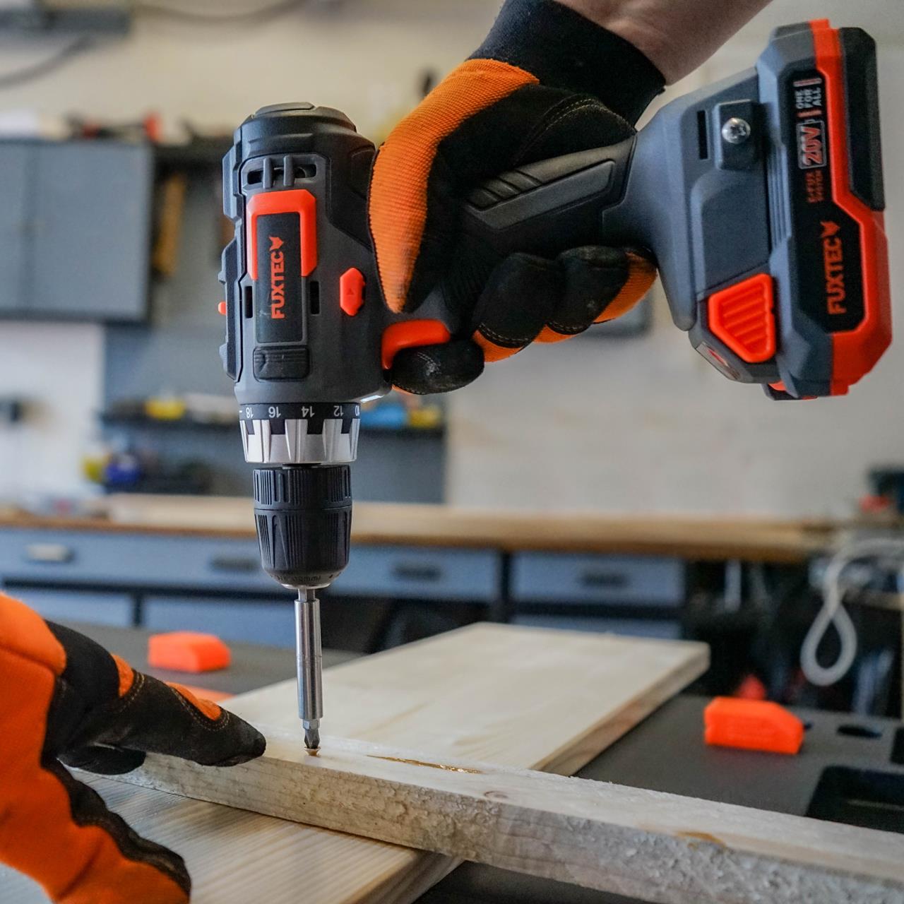 FUXTEC 20V akumulátorový skrutkovac FX-E1BS20 SET s 2 x batériou 2Ah, 1 x nabíjackou 1A