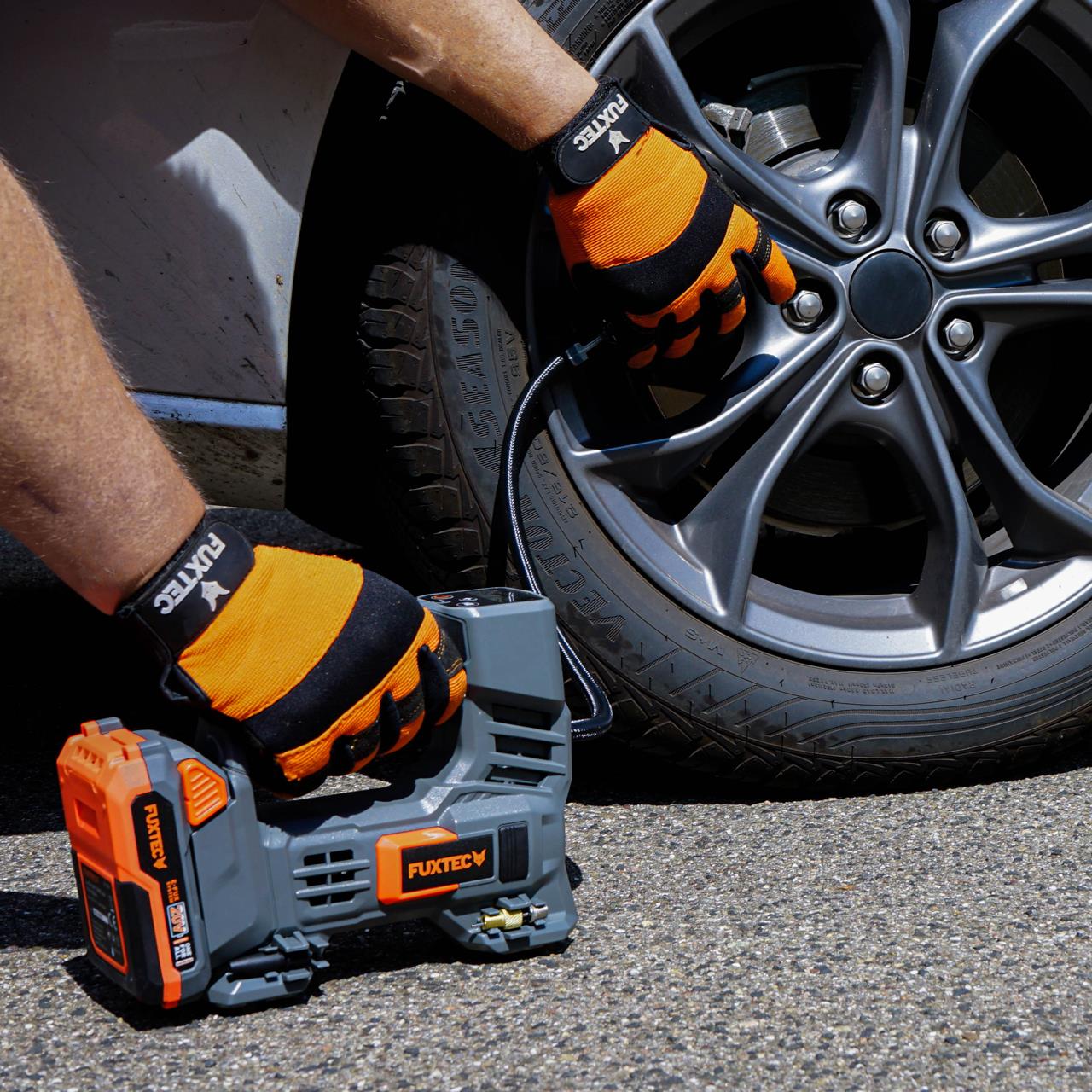 20V bateriový kompresor FUXTEC FX-E1CI20 SET s 1 x baterií 2Ah, 1 x nabíjeckou 1A