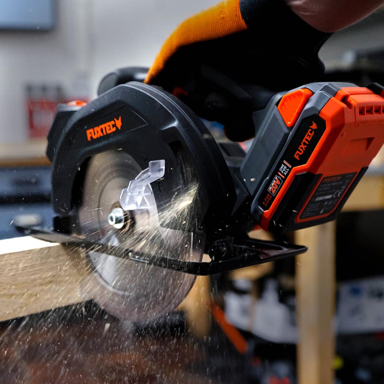 Akumulátorová okružní pila FUXTEC 20V FX-E1CS20 bez akumulátoru, bez nabíjecky