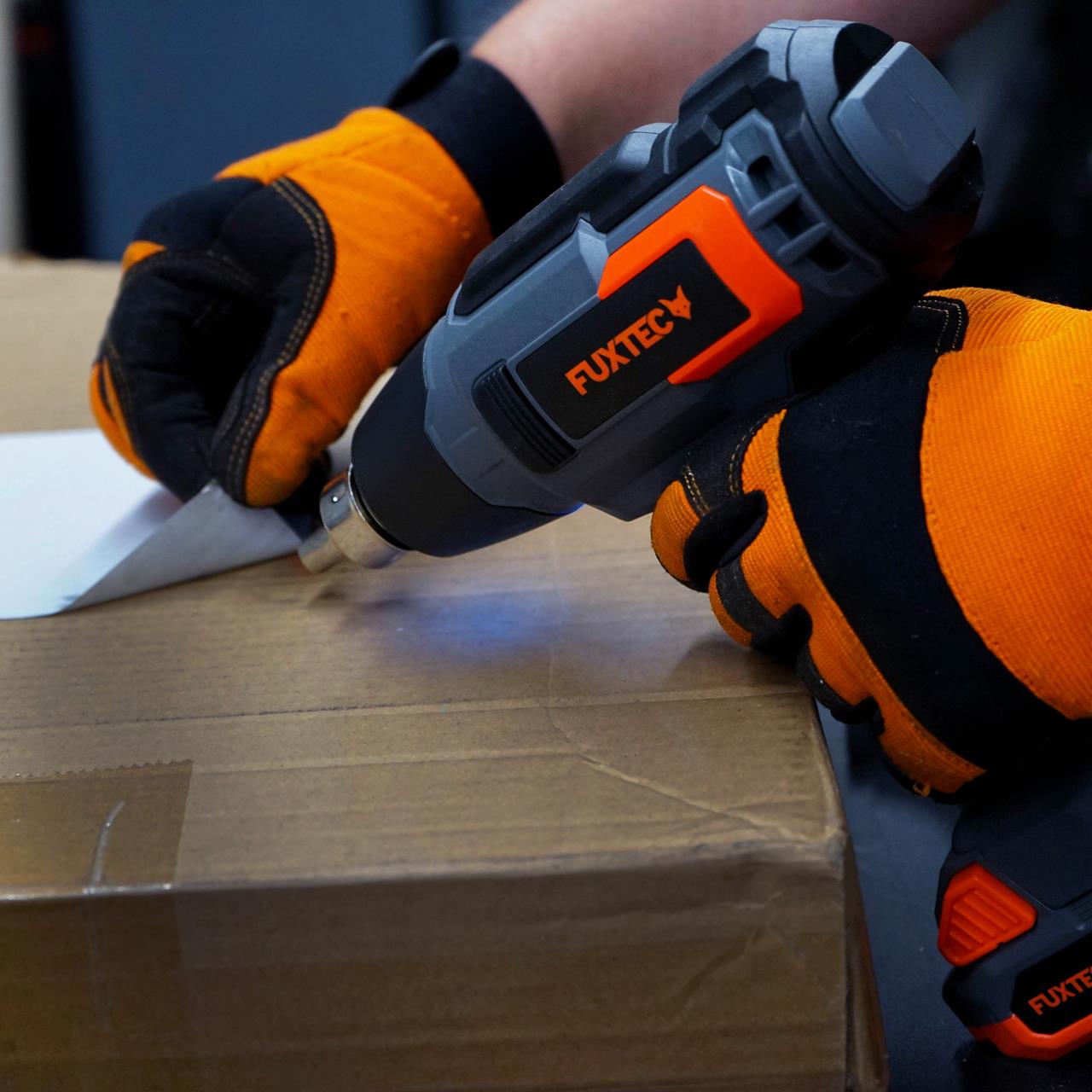 Akumulátorová horkovzdušná pistole FUXTEC 20V FX-E1HLP20 SET s 1 x akumulátorem 2Ah, 1 x nabíjeckou 1A