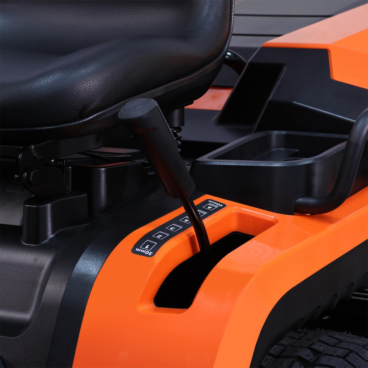 Benzínový trávnikový traktor FUXTEC FX-RMT92A